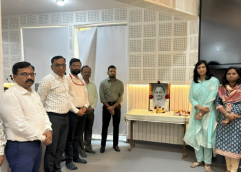 सोलापूर जिल्हा परिषदेच्या वतीने उपमुख्यमंत्री अजित पवार यांना वाहिली आदरांजली