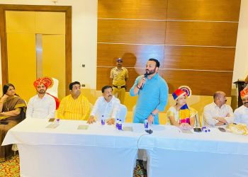 पालकमंत्री जयकुमार गोरे यांनी केला नूतन नगरसेवकांचा सन्मान