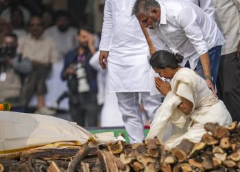 महाराष्ट्र पोरका! अजितदादांवर बारामतीत शासकीय इतमामात अंत्यसंस्कार..