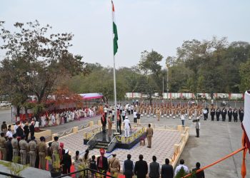 जिल्हाधिकारी कुमार आशीर्वाद यांच्या हस्ते ध्वजारोहण