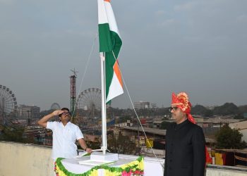 अप्पर जिल्हाधिकारी गणेश निऱ्हाळी यांच्या हस्ते ध्वजारोहण संपन्न