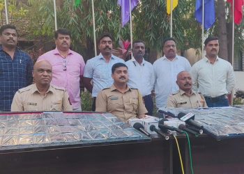 तडीपार आरोपीकडून जेलरोड पोलीसांनी ११० मोबाईल केले जप्त