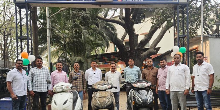 हौसेपोटी पोलिसांचीच दुचाकी चोरणारे २ अल्पवयीन बालकांना घेतले ताब्यात.