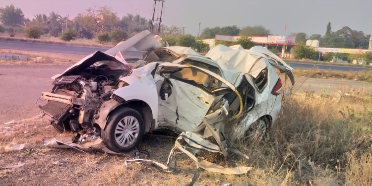 सोलापूर – पुणे राष्ट्रीय महामार्गावर भीषण अपघात ; 5 जणांचा दुर्दैवी मृत्यू..