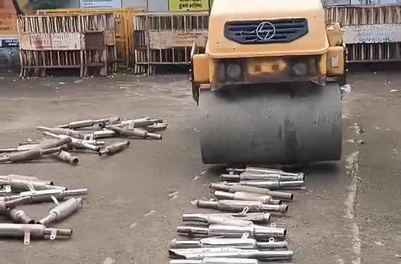 जप्त केलेले ‘मॉडिफाय सायलेंसर’ नष्ट; वाहनधारकांना सायलेंसर नेण्यासाठी १० दिवसांची मुदत..