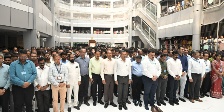 उपमुख्यमंत्री अजित पवार यांना मंत्रालय अधिकारी-कर्मचाऱ्यांच्या वतीने वाहली आदरांजली..!