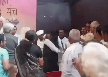 मराठी साहित्य संमेलनाला गालबोट; संमेलनाचे कार्याध्यक्ष विनोद कुलकर्णी यांच्या तोंडाला फासले काळे