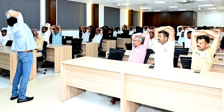 पोलीस अधिकारी व कर्मचाऱ्यांसाठी सुमारे 200 आरोग्य तपासणी