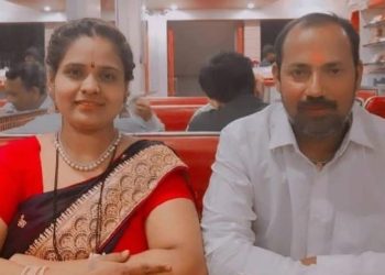 सोलापूर हादरले! कलावती नगरमध्ये पती-पत्नीचा रहस्यमय मृत्यू; दोन मुलींसमोरच आई-वडिलांनी सोडले प्राण.