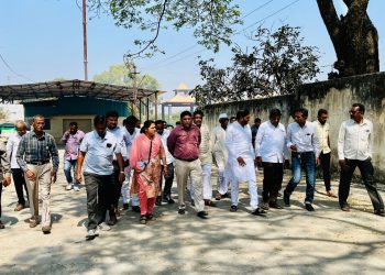 अक्कलकोट रोडवरील स्मशानभूमीचा होणार कायापालट; महापौर आणि आयुक्तांकडून प्रत्यक्ष पाहणी​