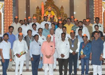 श्री शिवजन्मोत्सव मध्यवर्ती महामंडळाच्या श्रीची पत्रकारांच्या हस्ते महाआरती