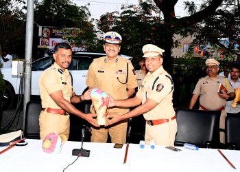 सोलापूर ग्रामीण पोलिसांच्या ताफ्यात ४ नवीन ‘फॉरेन्सिक व्हॅन’ दाखल; गुन्ह्यांच्या दोषसिद्धीचे प्रमाण वाढणार