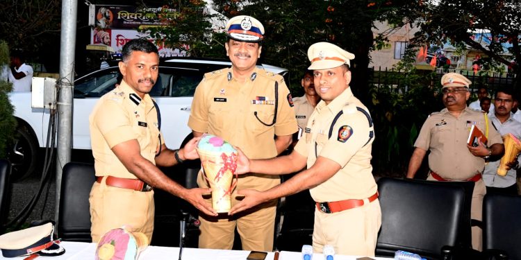 सोलापूर ग्रामीण पोलिसांच्या ताफ्यात ४ नवीन ‘फॉरेन्सिक व्हॅन’ दाखल; गुन्ह्यांच्या दोषसिद्धीचे प्रमाण वाढणार