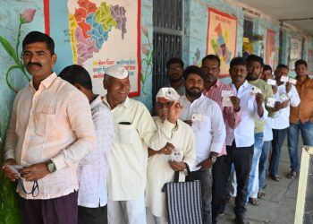 दक्षिणमध्ये चुरशीने ६० टक्के मतदान