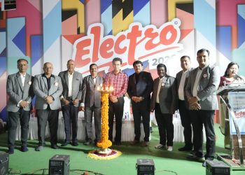 सोलापूरच्या अर्थकारणाला पाठिंबा देणारे प्रदर्शन :डॉक्टर ओंबासे