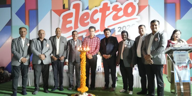 सोलापूरच्या अर्थकारणाला पाठिंबा देणारे प्रदर्शन :डॉक्टर ओंबासे