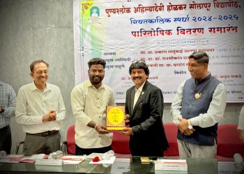 सोलापूर विद्यापीठाच्या नियतकालिक स्पर्धेत पत्रकार अनिकेत गायकवाड यांना द्वितीय क्रमांक