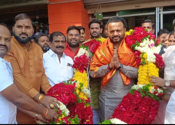 नगरसेवक किसन जाधव संपर्क कार्यालयाचे पालकमंत्री जयकुमार गोरे यांच्या हस्ते  उद्घाटन