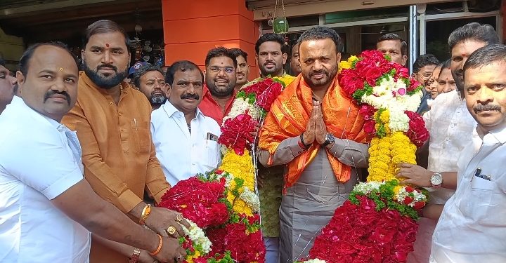 नगरसेवक किसन जाधव संपर्क कार्यालयाचे पालकमंत्री जयकुमार गोरे यांच्या हस्ते  उद्घाटन