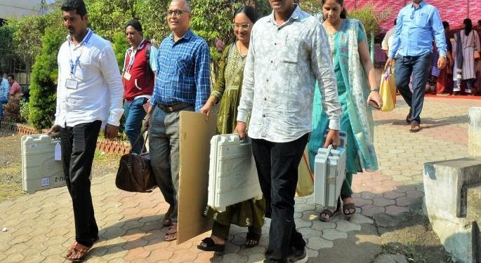 सोलापूर जिल्ह्यातील ३,२४५ शिक्षकांचे निवडणूक ड्युटी रद्द..!