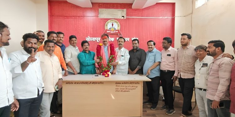 सोलापूर श्रमिक पत्रकार संघ, राज्य मराठी पत्रकार संघातर्फे नूतन स्वीकृत नगरसेवक मनीष केत यांचा सत्कार