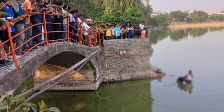 दोन जिवलग मित्रांचा सिद्धेश्वर तलावात बुडून मृत्यू..!