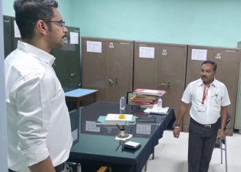 जिल्हाधिकारी कुमार आशीर्वाद यांनी केली जिल्हा कोषागार कार्यालयाची पाहणी.