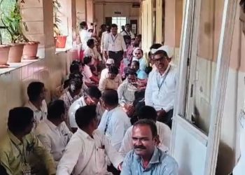 प्रलंबित मागण्यांसाठी ‘शिक्षक भारती’चा शिक्षणाधिकारी कार्यालयात ठिय्या आंदोलन..