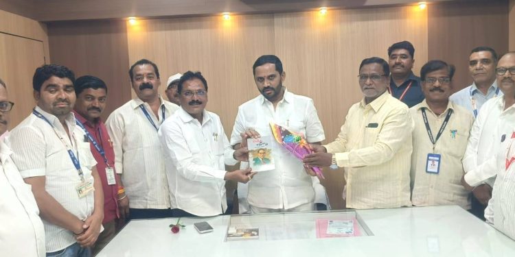 जिल्हा परिषद अध्यक्ष-उपाध्यक्षांचा ‘कास्ट्राईब’ संघटनेकडून गौरव; कर्मचारी प्रश्नांवर चर्चेचा सूर