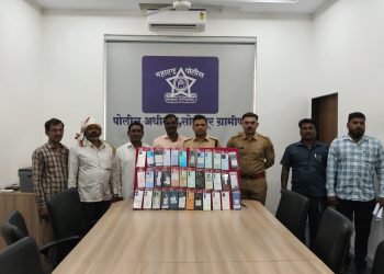ग्रामीण सायबर पोलिसांची विशेष कामगिरी; ५३ मोबाइलचा लावला शोध…