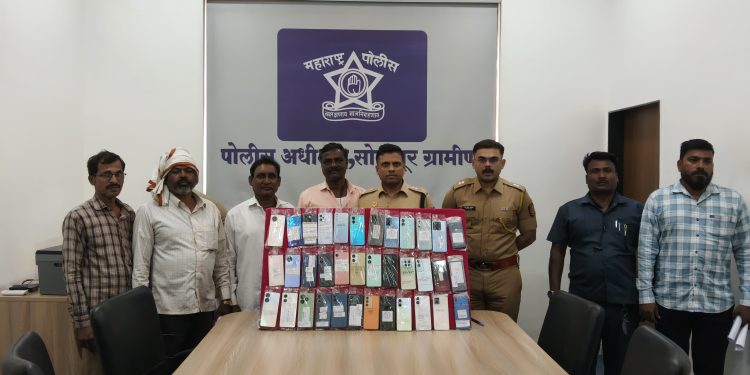 ग्रामीण सायबर पोलिसांची विशेष कामगिरी; ५३ मोबाइलचा लावला शोध…