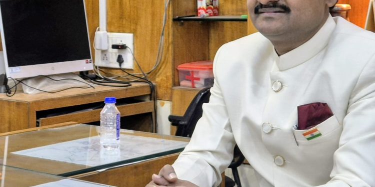 सरकारी योजना आता दारात! तहसीलदार किरण जमदाडे यांची माहिती; सातबारा वाचन आणि दाखल्यांचे जागीच वाटप