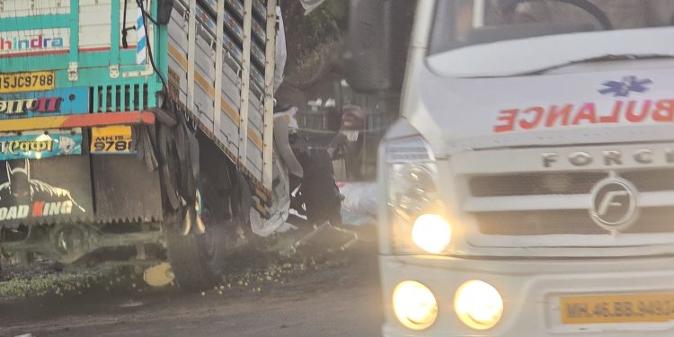 माणुसकीचे दर्शन: लाचलुचपत प्रतिबंधक विभागाच्या अधिकाऱ्यांनी वाचवला अपघातग्रस्त चालकाचा जीव