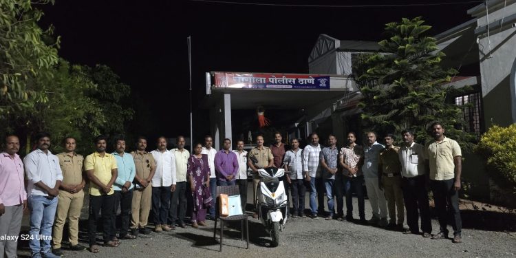 बोर्डाच्या प्रश्नपत्रिका चोरल्या, पण पोलिसांच्या जाळ्यात अडकला! सांगोला पोलिसांची यशस्वी मोहीम.