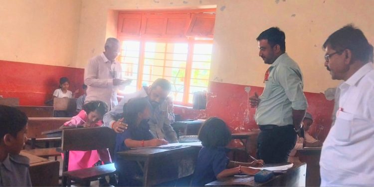 आठ हजार मुलांनी दिली प्रज्ञाशोध परीक्षा;इंद्रजीत पवार यांनी दिल्या परीक्षा केंद्रांना भेटी