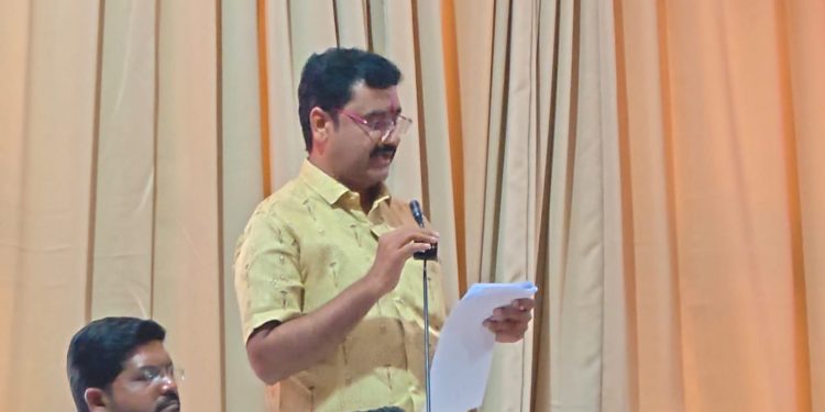 “पुरुषांना अनेक पर्याय, मग महिलांनी काय करायचे?” – स्वीकृत नगरसेवक मनीष केत यांचा महापालिकेत सवाल.