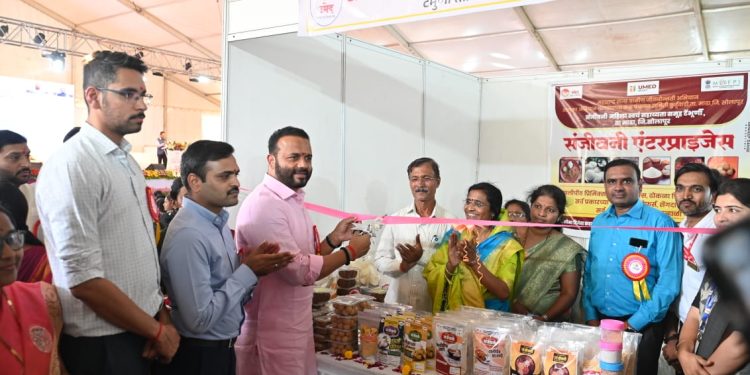 रुक्मिणी जत्रेत पालकमंत्र्यांनी जागवली महिलांमध्ये उमेद हक्काचा मॉल आणि गावात कार्यालय देणार