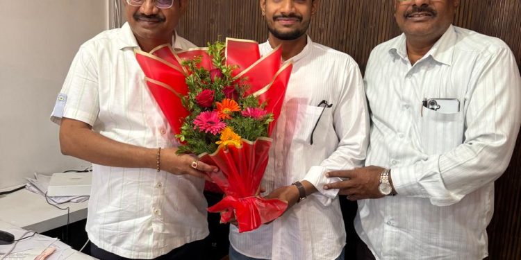 वैद्यकीय परीक्षेत राहुल कोरे ठरले ‘अव्वल’; जिद्दीच्या जोरावर मिळवले यश!