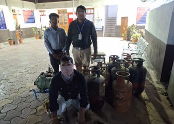 अवैध गॅस रिफिलिंगवर धाड; पंढरपूर पुरवठा विभागाची मोठी कारवाई