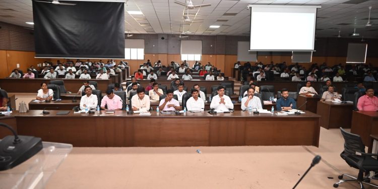 जनगणना २०२७: सोलापूर जिल्हा प्रशासनाची कंबर कसली; अधिकारी आणि कर्मचाऱ्यांचे प्रशिक्षण सुरू.