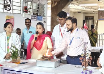 मानवतेची ‘गुढी’! सोलापुरात ३५० दुर्धर आजारग्रस्त महिलांना ‘आई प्रतिष्ठान’चा मदतीचा हात.