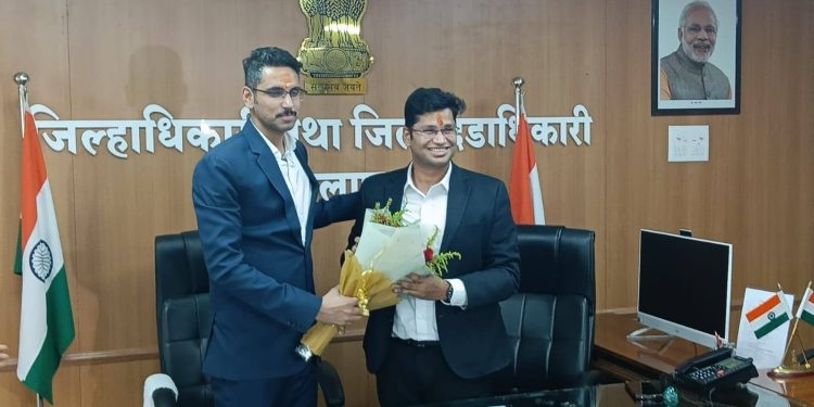 एस. कार्तिकेयन यांनी स्वीकारला जिल्हाधिकारी पदाचा पदभार; सोलापूरचे आशीर्वाद आता नागपूरचे जिल्हाधिकारी