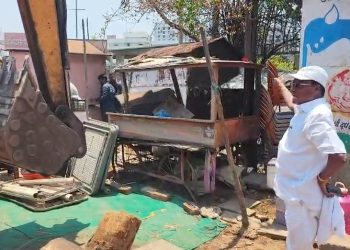 जुळे सोलपुरातील डी मार्ट परिसरात अतिक्रमणविरोधात कारवाई