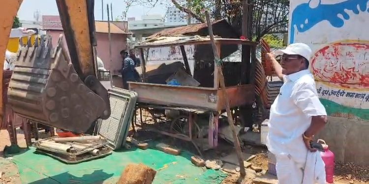 जुळे सोलपुरातील डी मार्ट परिसरात अतिक्रमणविरोधात कारवाई