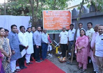 पालकमंत्री यांच्या हस्ते कोटणीस कॉम्प्लेक्स नूतनीकरण कामाचे भूमिपूजन