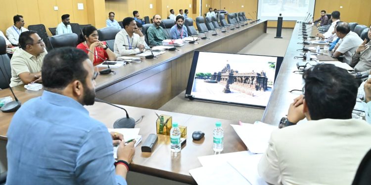 भूसंपादन प्रक्रिया तातडीने पूर्ण करा, जागा मालकांना मिळवून द्या जास्तीचा मोबदला; पालकमंत्र्यांचा प्रशासनाला आदेश.