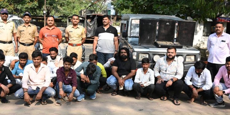 सोलापुरात पोलिसांचा ‘सर्जिकल स्ट्राईक’! तीन ऑर्केस्ट्रा बारवर धडक कारवाई, ९१ जणांवर गुन्हे दाखल