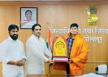 सोलापूरच्या विकासाला मिळणार ‘सुपर फास्ट’ गती; आमदार देवेंद्र कोठे घेतली जिल्हा अधिकाऱ्यांची भेट..