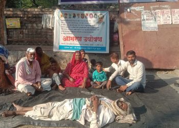 “भ्रष्ट अधिकाऱ्यांचे ‘वतन’ जमिनीवर डोळे? मोडनिंबमध्ये शेतकऱ्याची फसवणूक; आता थेट जिल्हाधिकाऱ्यांच्या दारात न्यायनिवाडा!”