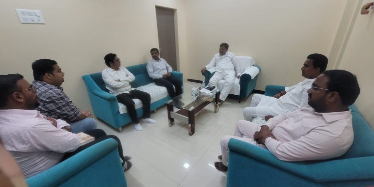 आसरा ब्रिजचे रखडलेले काम मार्गी लागणार; पावसाळ्यापूर्वी पूल वाहतुकीस खुला करण्याचे आमदार सुभाष देशमुखांचे निर्देश